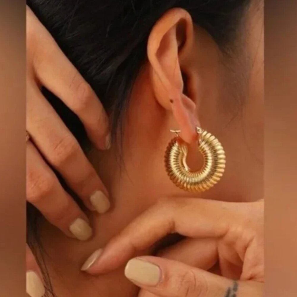 14k Gold Earrings Elegant Chunky Hoops - Lightweight - Picture 9 of 11